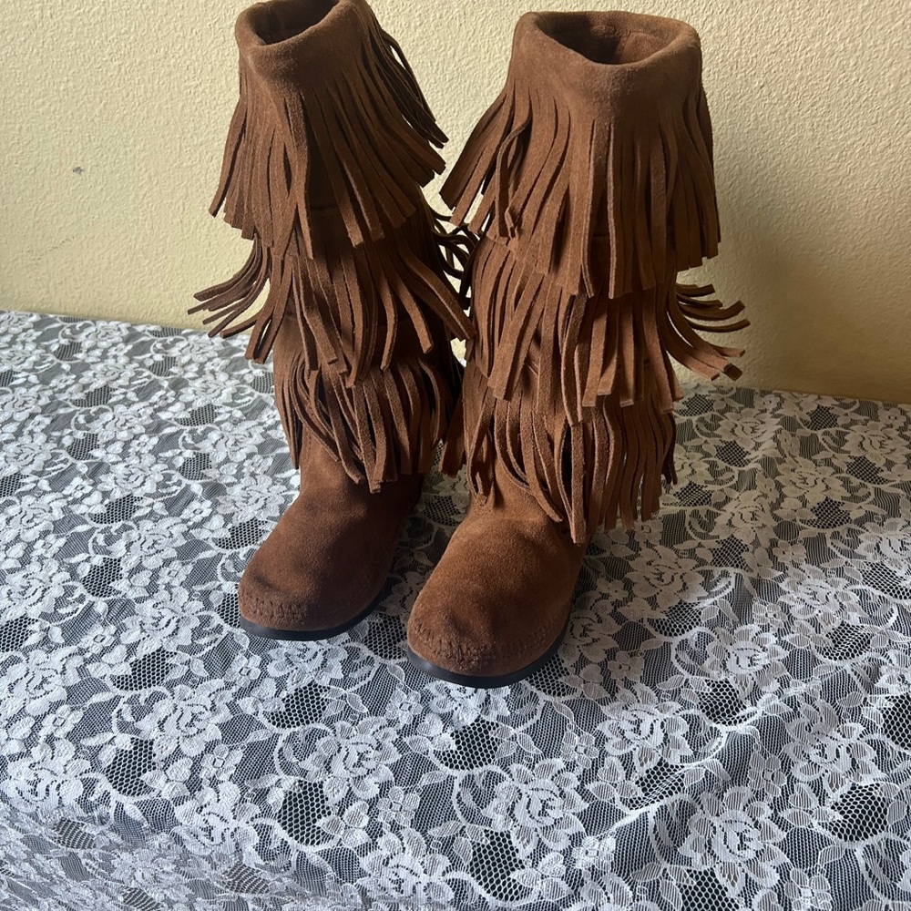 Minnetonka Tan Suede Boots